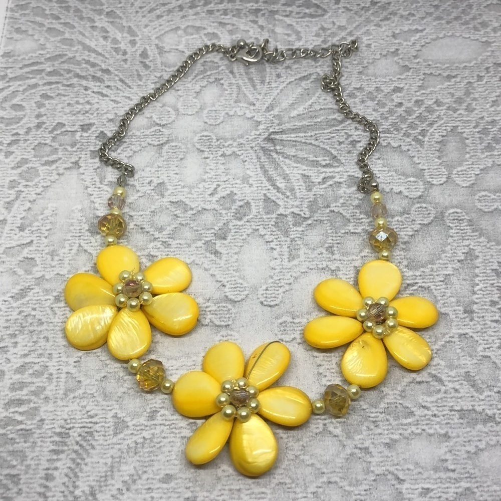 𝅺MoP shell flower necklace crystal beads dressy elegant statement pop of color.